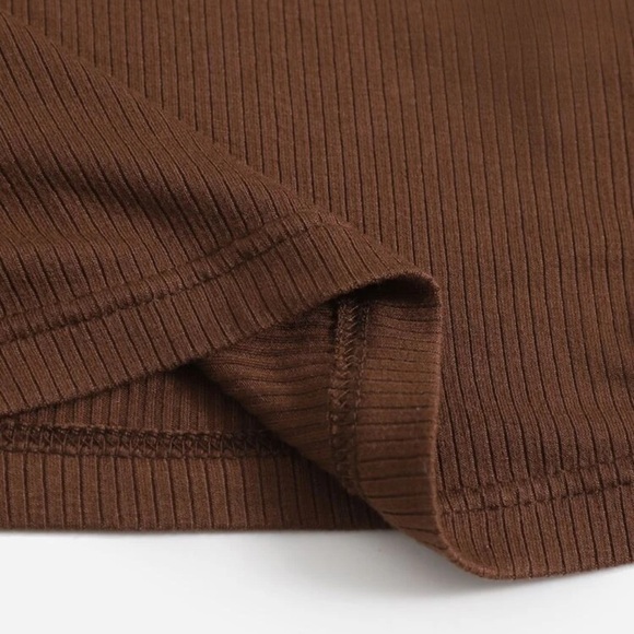 V Neck Rib Knit Solid Tee - Picture 4 of 4